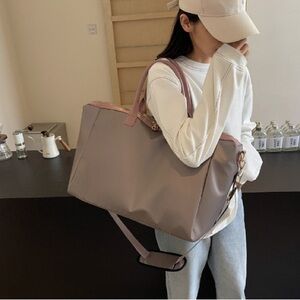 Huskycatshop leveling shoulder bag